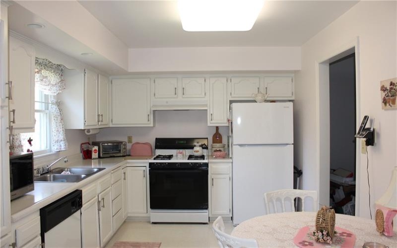 303 Apple Blossom Ct, Delmont, 15626, 3 Bedrooms Bedrooms, 9 Rooms Rooms,2.1 BathroomsBathrooms,Residential,For Sale,Apple Blossom Ct,1692505