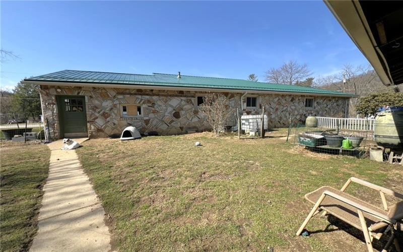 205 Ericas Lane, Laughlintown, 15655, 4 Bedrooms Bedrooms, 9 Rooms Rooms,1 BathroomBathrooms,Residential,For Sale,Ericas Lane,1692210