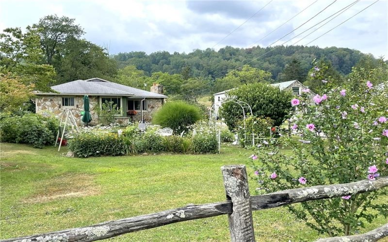 205 Ericas Lane, Laughlintown, 15655, 4 Bedrooms Bedrooms, 9 Rooms Rooms,1 BathroomBathrooms,Residential,For Sale,Ericas Lane,1692210