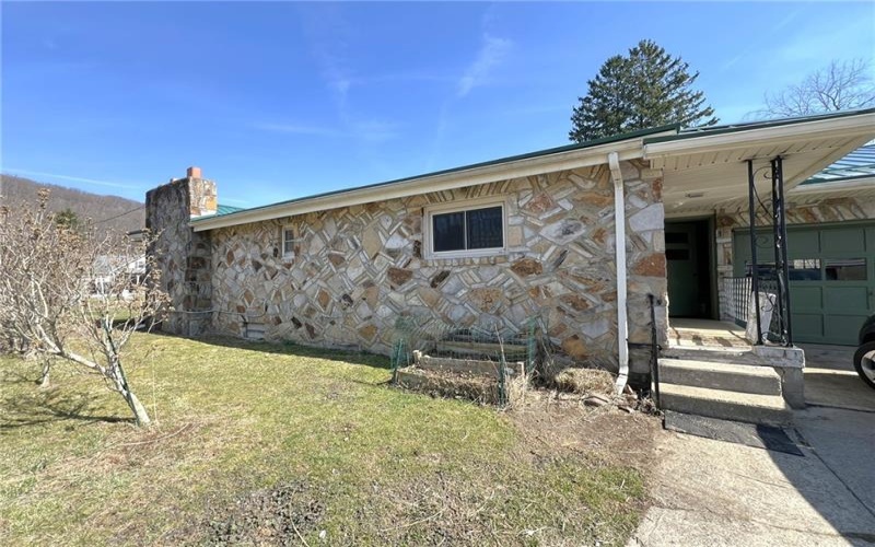 205 Ericas Lane, Laughlintown, 15655, 4 Bedrooms Bedrooms, 9 Rooms Rooms,1 BathroomBathrooms,Residential,For Sale,Ericas Lane,1692210