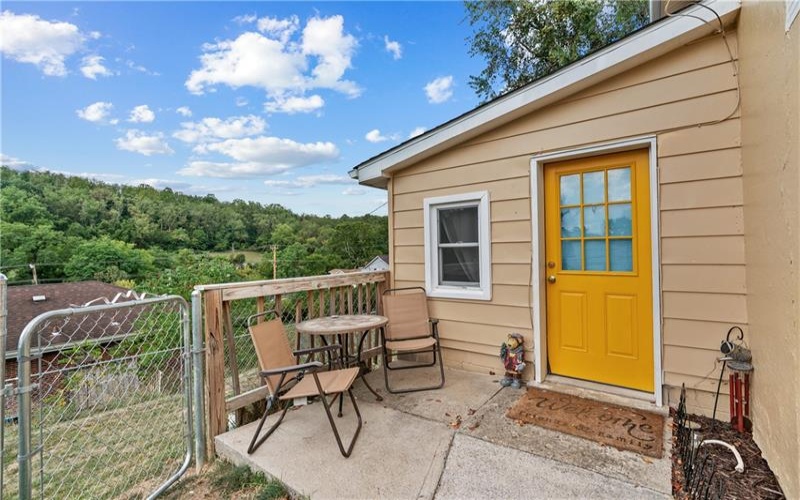 430 1/2 Glass Alley, Houston, 15342, 2 Bedrooms Bedrooms, 5 Rooms Rooms,1 BathroomBathrooms,Residential,For Sale,Glass Alley,1692662
