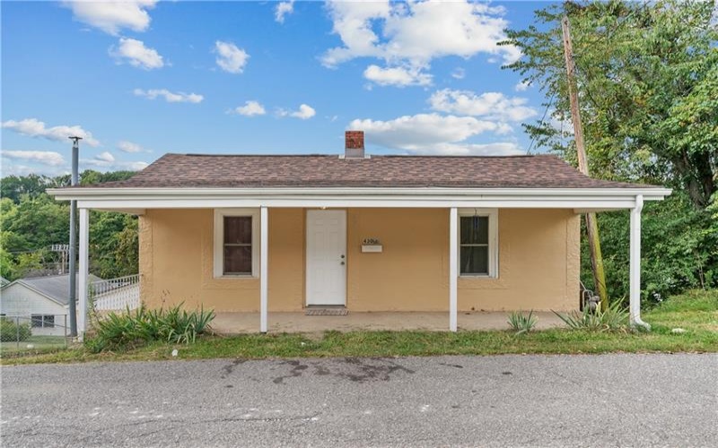 430 1/2 Glass Alley, Houston, 15342, 2 Bedrooms Bedrooms, 5 Rooms Rooms,1 BathroomBathrooms,Residential,For Sale,Glass Alley,1692662