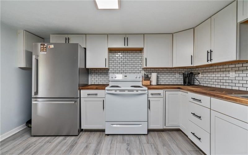 430 1/2 Glass Alley, Houston, 15342, 2 Bedrooms Bedrooms, 5 Rooms Rooms,1 BathroomBathrooms,Residential,For Sale,Glass Alley,1692662
