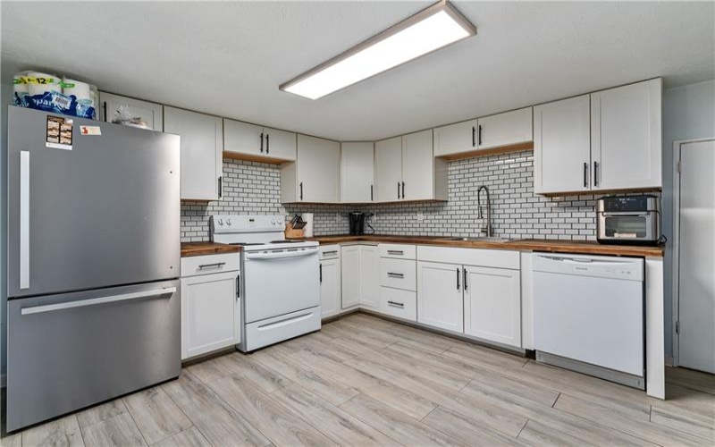 430 1/2 Glass Alley, Houston, 15342, 2 Bedrooms Bedrooms, 5 Rooms Rooms,1 BathroomBathrooms,Residential,For Sale,Glass Alley,1692662