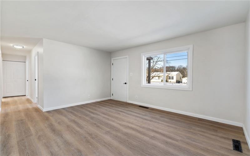 529 New Market Dr, Greensburg, 15601, 3 Bedrooms Bedrooms, ,1 BathroomBathrooms,Residential,For Sale,New Market Dr,1692735