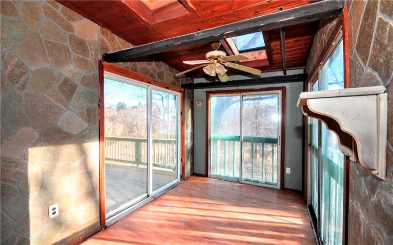 1082 Frye Rd, Jeannette, 15644, 3 Bedrooms Bedrooms, 5 Rooms Rooms,2.1 BathroomsBathrooms,Residential,For Sale,Frye Rd,1692881