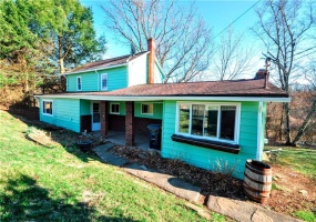 1082 Frye Rd, Jeannette, 15644, 3 Bedrooms Bedrooms, 5 Rooms Rooms,2.1 BathroomsBathrooms,Residential,For Sale,Frye Rd,1692881