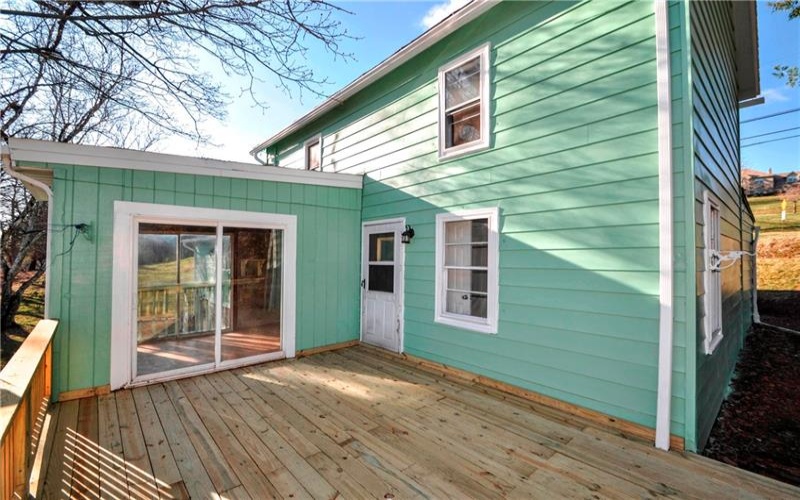 1082 Frye Rd, Jeannette, 15644, 3 Bedrooms Bedrooms, 5 Rooms Rooms,2.1 BathroomsBathrooms,Residential,For Sale,Frye Rd,1692881