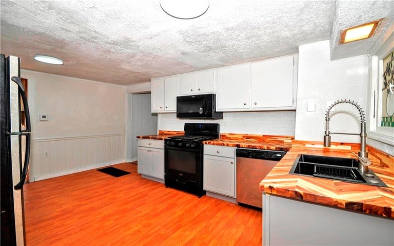 1082 Frye Rd, Jeannette, 15644, 3 Bedrooms Bedrooms, 5 Rooms Rooms,2.1 BathroomsBathrooms,Residential,For Sale,Frye Rd,1692881