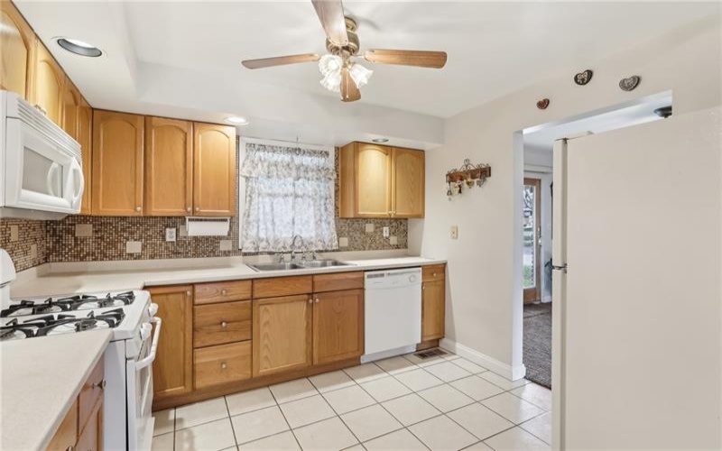 417 Manor Road, Delmont, 15626, 3 Bedrooms Bedrooms, 8 Rooms Rooms,2.1 BathroomsBathrooms,Residential,For Sale,Manor Road,1693032