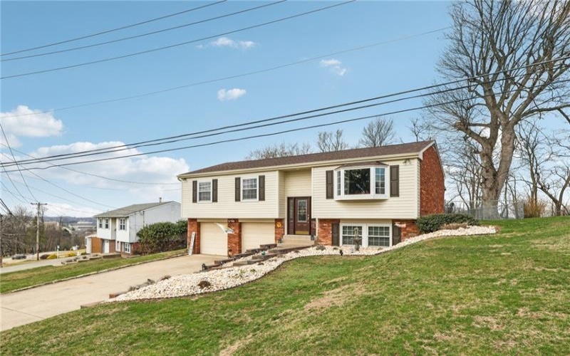 417 Manor Road, Delmont, 15626, 3 Bedrooms Bedrooms, 8 Rooms Rooms,2.1 BathroomsBathrooms,Residential,For Sale,Manor Road,1693032