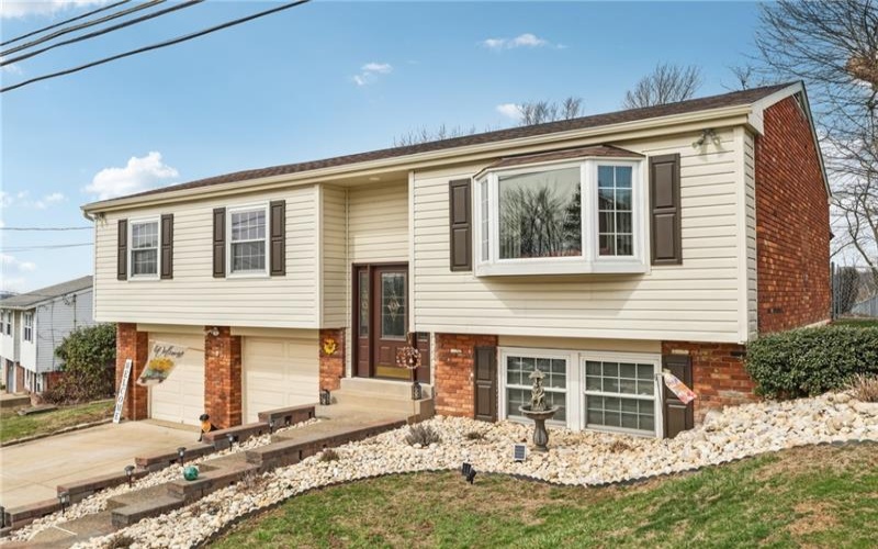 417 Manor Road, Delmont, 15626, 3 Bedrooms Bedrooms, 8 Rooms Rooms,2.1 BathroomsBathrooms,Residential,For Sale,Manor Road,1693032