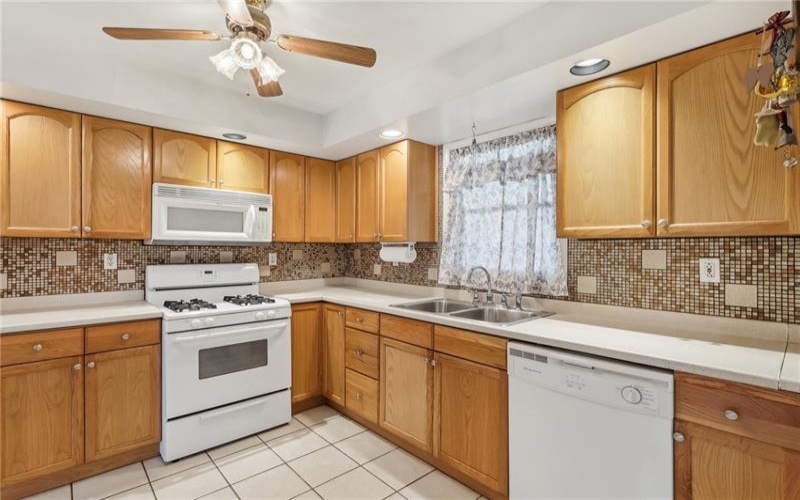 417 Manor Road, Delmont, 15626, 3 Bedrooms Bedrooms, 8 Rooms Rooms,2.1 BathroomsBathrooms,Residential,For Sale,Manor Road,1693032