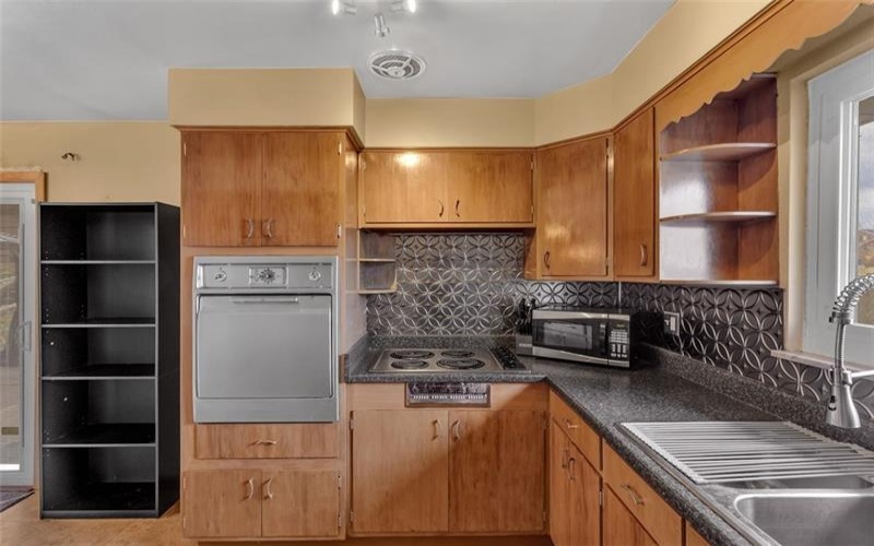 832 Regent St, Houston, 15342, 3 Bedrooms Bedrooms, 9 Rooms Rooms,1.1 BathroomsBathrooms,Residential,For Sale,Regent St,1692327