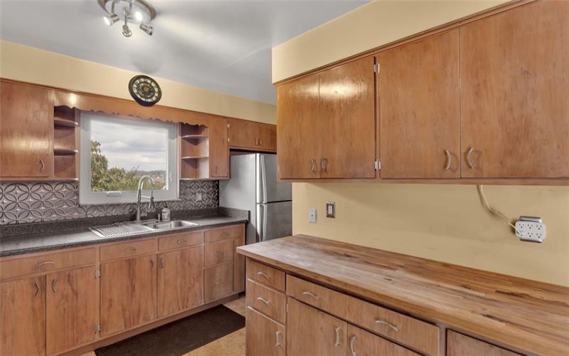 832 Regent St, Houston, 15342, 3 Bedrooms Bedrooms, 9 Rooms Rooms,1.1 BathroomsBathrooms,Residential,For Sale,Regent St,1692327