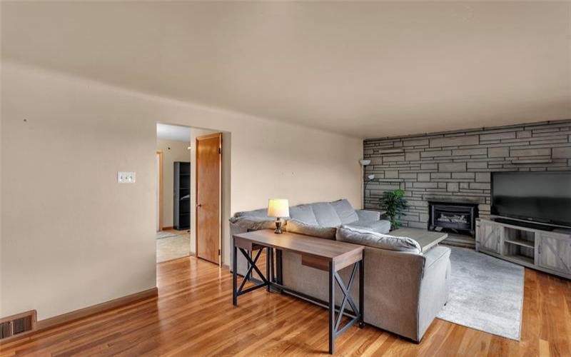 832 Regent St, Houston, 15342, 3 Bedrooms Bedrooms, 9 Rooms Rooms,1.1 BathroomsBathrooms,Residential,For Sale,Regent St,1692327