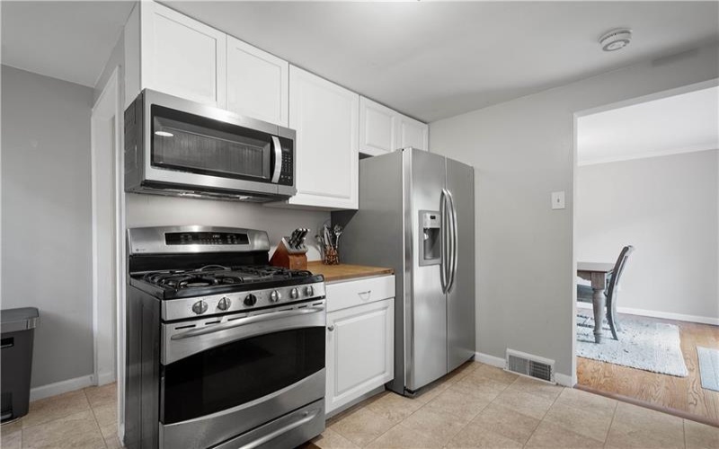 2725 Locust Drive, Pittsburgh, 15241, 3 Bedrooms Bedrooms, 9 Rooms Rooms,2 BathroomsBathrooms,Residential,For Sale,Locust Drive,1690053