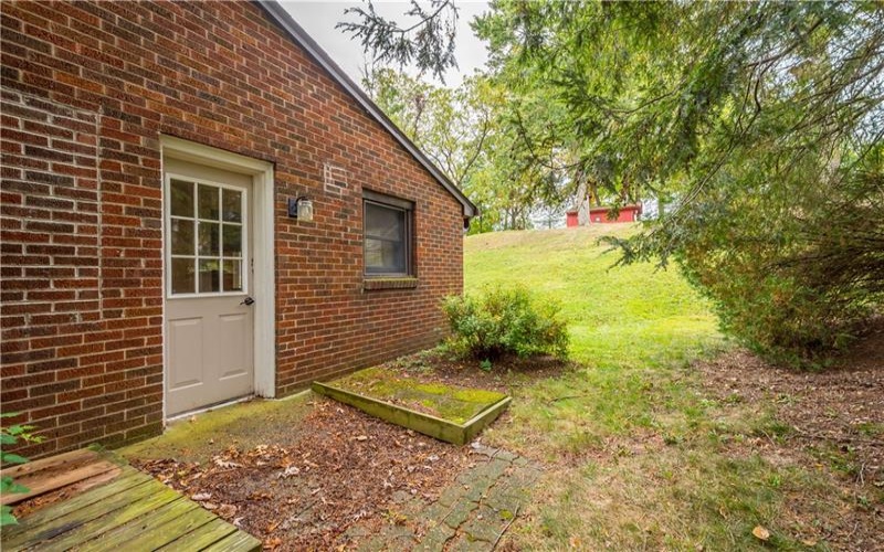 2725 Locust Drive, Pittsburgh, 15241, 3 Bedrooms Bedrooms, 9 Rooms Rooms,2 BathroomsBathrooms,Residential,For Sale,Locust Drive,1690053
