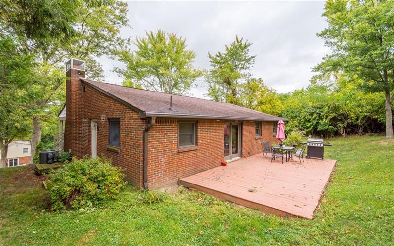 2725 Locust Drive, Pittsburgh, 15241, 3 Bedrooms Bedrooms, 9 Rooms Rooms,2 BathroomsBathrooms,Residential,For Sale,Locust Drive,1690053