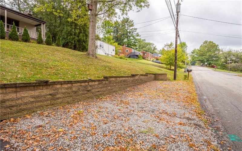 2725 Locust Drive, Pittsburgh, 15241, 3 Bedrooms Bedrooms, 9 Rooms Rooms,2 BathroomsBathrooms,Residential,For Sale,Locust Drive,1690053