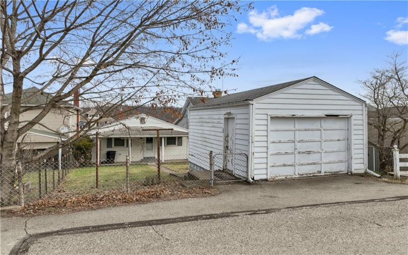 720 1/2 Center Avenue, Charleroi, 15022, 2 Bedrooms Bedrooms, ,1.1 BathroomsBathrooms,Residential,For Sale,Center Avenue,1687888