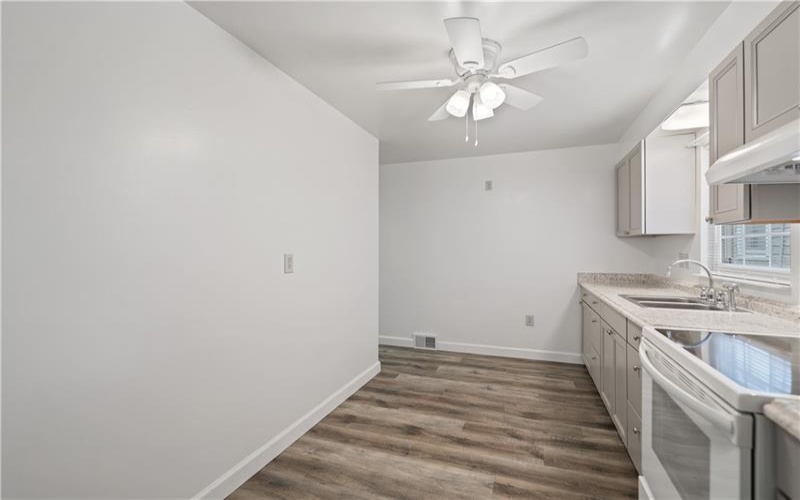720 1/2 Center Avenue, Charleroi, 15022, 2 Bedrooms Bedrooms, ,1.1 BathroomsBathrooms,Residential,For Sale,Center Avenue,1687888