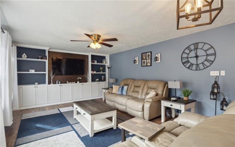 208 Summit Cir, Houston, 15342, 4 Bedrooms Bedrooms, 10 Rooms Rooms,2.2 BathroomsBathrooms,Residential,For Sale,Summit Cir,1693847