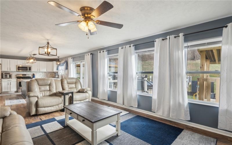 208 Summit Cir, Houston, 15342, 4 Bedrooms Bedrooms, 10 Rooms Rooms,2.2 BathroomsBathrooms,Residential,For Sale,Summit Cir,1693847