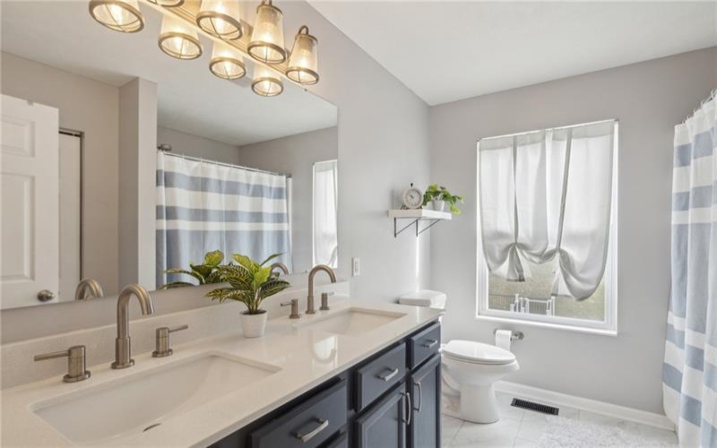 208 Summit Cir, Houston, 15342, 4 Bedrooms Bedrooms, 10 Rooms Rooms,2.2 BathroomsBathrooms,Residential,For Sale,Summit Cir,1693847