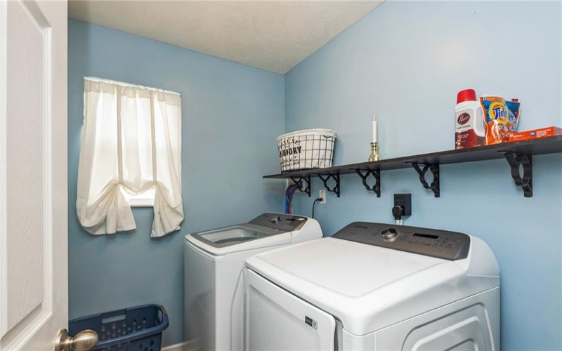 208 Summit Cir, Houston, 15342, 4 Bedrooms Bedrooms, 10 Rooms Rooms,2.2 BathroomsBathrooms,Residential,For Sale,Summit Cir,1693847