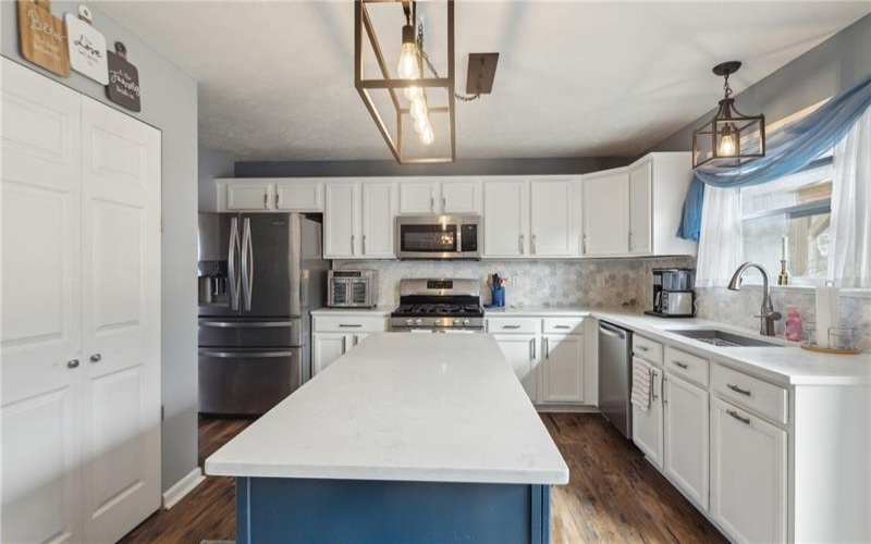 208 Summit Cir, Houston, 15342, 4 Bedrooms Bedrooms, 10 Rooms Rooms,2.2 BathroomsBathrooms,Residential,For Sale,Summit Cir,1693847
