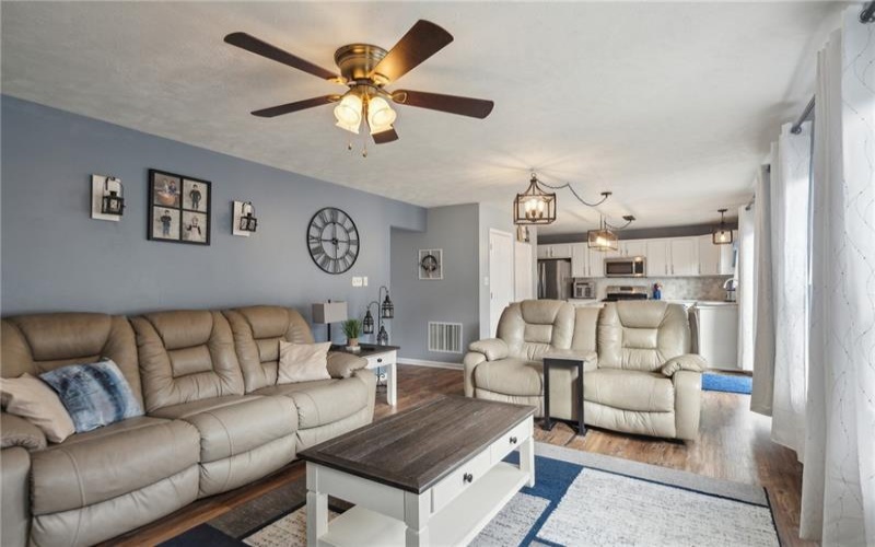 208 Summit Cir, Houston, 15342, 4 Bedrooms Bedrooms, 10 Rooms Rooms,2.2 BathroomsBathrooms,Residential,For Sale,Summit Cir,1693847