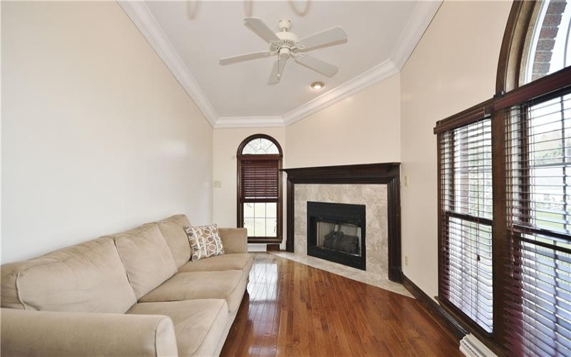 402 E Malden, Coal Center, 15423, 5 Bedrooms Bedrooms, 13 Rooms Rooms,5.1 BathroomsBathrooms,Residential,For Sale,E Malden,1694137
