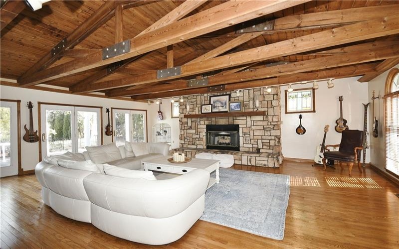 402 E Malden, Coal Center, 15423, 5 Bedrooms Bedrooms, 13 Rooms Rooms,5.1 BathroomsBathrooms,Residential,For Sale,E Malden,1694137