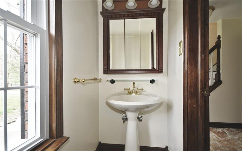 402 E Malden, Coal Center, 15423, 5 Bedrooms Bedrooms, 13 Rooms Rooms,5.1 BathroomsBathrooms,Residential,For Sale,E Malden,1694137