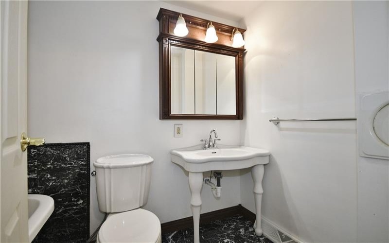 402 E Malden, Coal Center, 15423, 5 Bedrooms Bedrooms, 13 Rooms Rooms,5.1 BathroomsBathrooms,Residential,For Sale,E Malden,1694137
