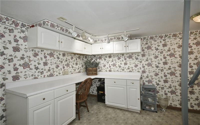 402 E Malden, Coal Center, 15423, 5 Bedrooms Bedrooms, 13 Rooms Rooms,5.1 BathroomsBathrooms,Residential,For Sale,E Malden,1694137