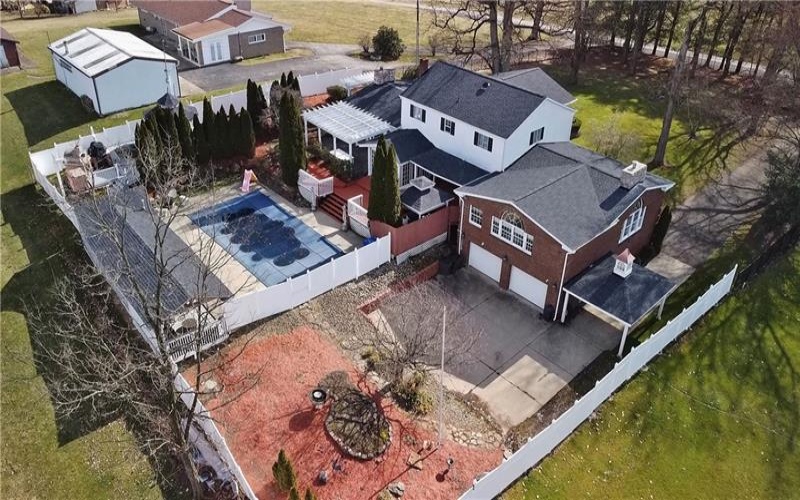 402 E Malden, Coal Center, 15423, 5 Bedrooms Bedrooms, 13 Rooms Rooms,5.1 BathroomsBathrooms,Residential,For Sale,E Malden,1694137