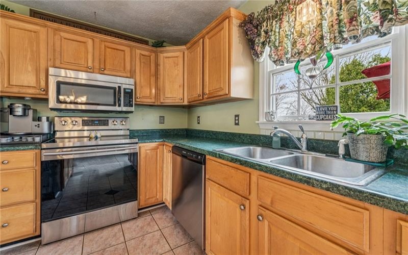 114 Adella Ct, Jeannette, 15644, 4 Bedrooms Bedrooms, 11 Rooms Rooms,3.1 BathroomsBathrooms,Residential,For Sale,Adella Ct,1694413
