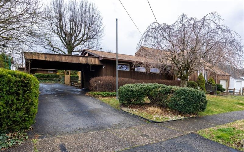 94 Brown Street, Uniontown, 15401, 2 Bedrooms Bedrooms, ,1.2 BathroomsBathrooms,Residential,For Sale,Brown Street,1694079