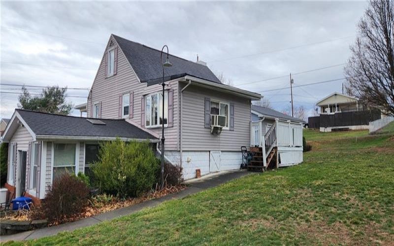 314 Blake Ave, Connellsville, 15425, 3 Bedrooms Bedrooms, 8 Rooms Rooms,1 BathroomBathrooms,Residential,For Sale,Blake Ave,1693133