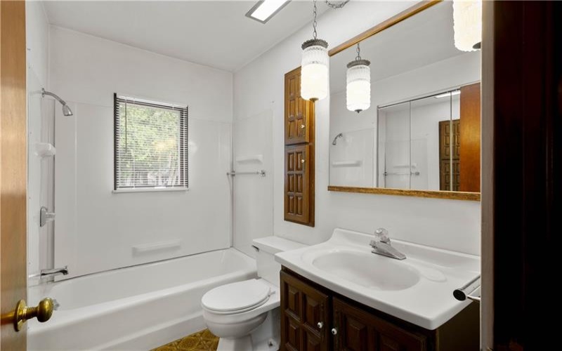 172 Cecil Henderson Rd, Canonsburg, 15317, 3 Bedrooms Bedrooms, 8 Rooms Rooms,2 BathroomsBathrooms,Residential,For Sale,Cecil Henderson Rd,1695078