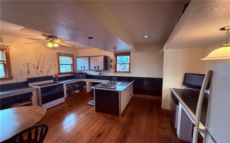 1406 Somerset Ave, Windber, 15963, 2 Bedrooms Bedrooms, ,1.2 BathroomsBathrooms,Residential,For Sale,Somerset Ave,1695111
