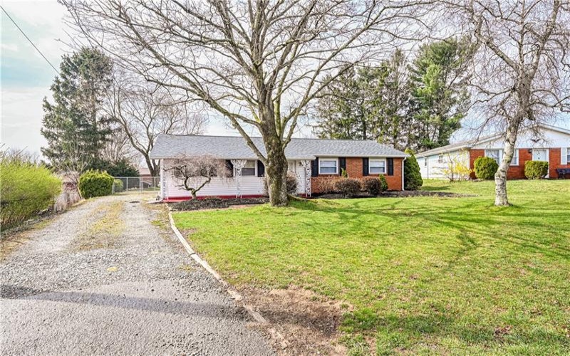 227 Ridgefield Dr, Greensburg, 15601, 3 Bedrooms Bedrooms, 6 Rooms Rooms,2 BathroomsBathrooms,Residential,For Sale,Ridgefield Dr,1695126