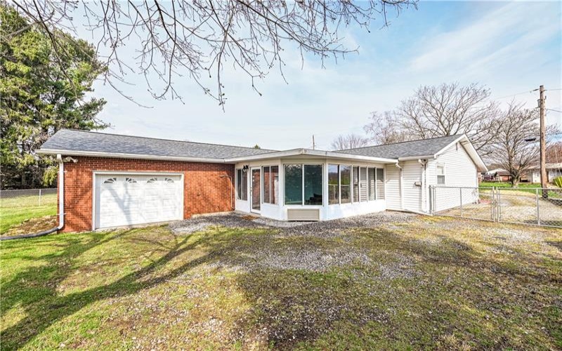 227 Ridgefield Dr, Greensburg, 15601, 3 Bedrooms Bedrooms, 6 Rooms Rooms,2 BathroomsBathrooms,Residential,For Sale,Ridgefield Dr,1695126