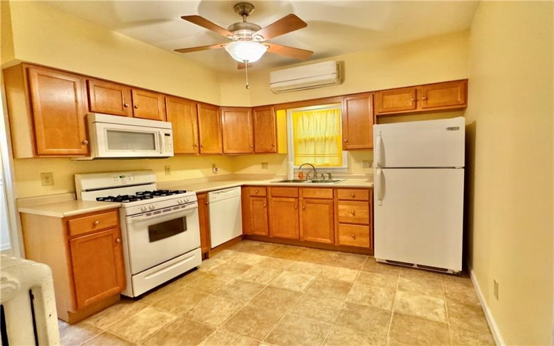 218 Vine St, Carmichaels, 15320, 3 Bedrooms Bedrooms, 8 Rooms Rooms,2 BathroomsBathrooms,Residential,For Sale,Vine St,1695228