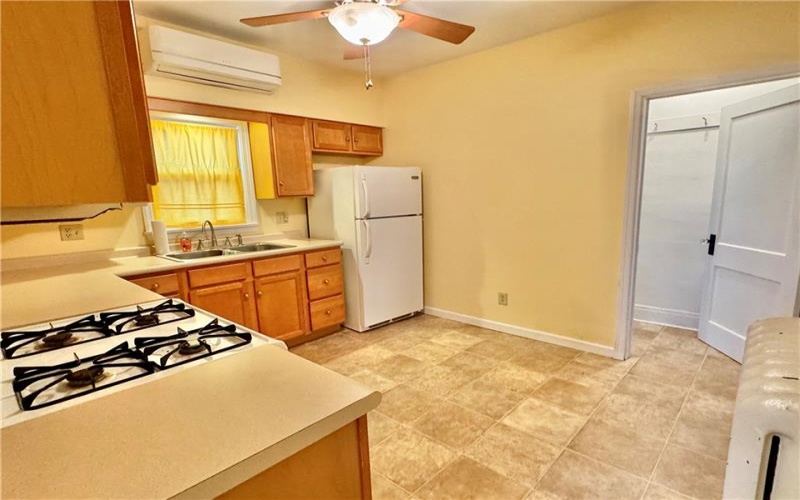 218 Vine St, Carmichaels, 15320, 3 Bedrooms Bedrooms, 8 Rooms Rooms,2 BathroomsBathrooms,Residential,For Sale,Vine St,1695228
