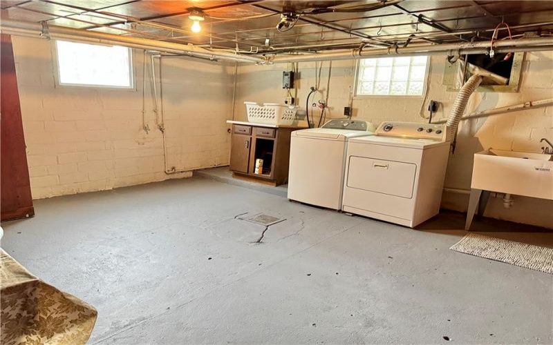 218 Vine St, Carmichaels, 15320, 3 Bedrooms Bedrooms, 8 Rooms Rooms,2 BathroomsBathrooms,Residential,For Sale,Vine St,1695228
