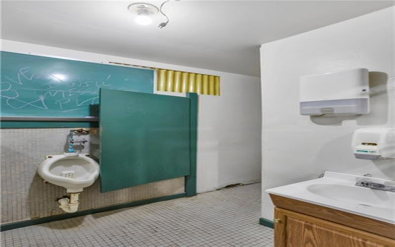 199 Broadway Ave, Lower Burrell, 15068, ,Multi-unit,For Sale,Broadway Ave,1695125