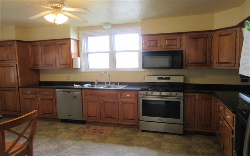 404 Franklin Ave., Vandergrift, 15690, 3 Bedrooms Bedrooms, 9 Rooms Rooms,1.1 BathroomsBathrooms,Residential,For Sale,Franklin Ave.,1695324